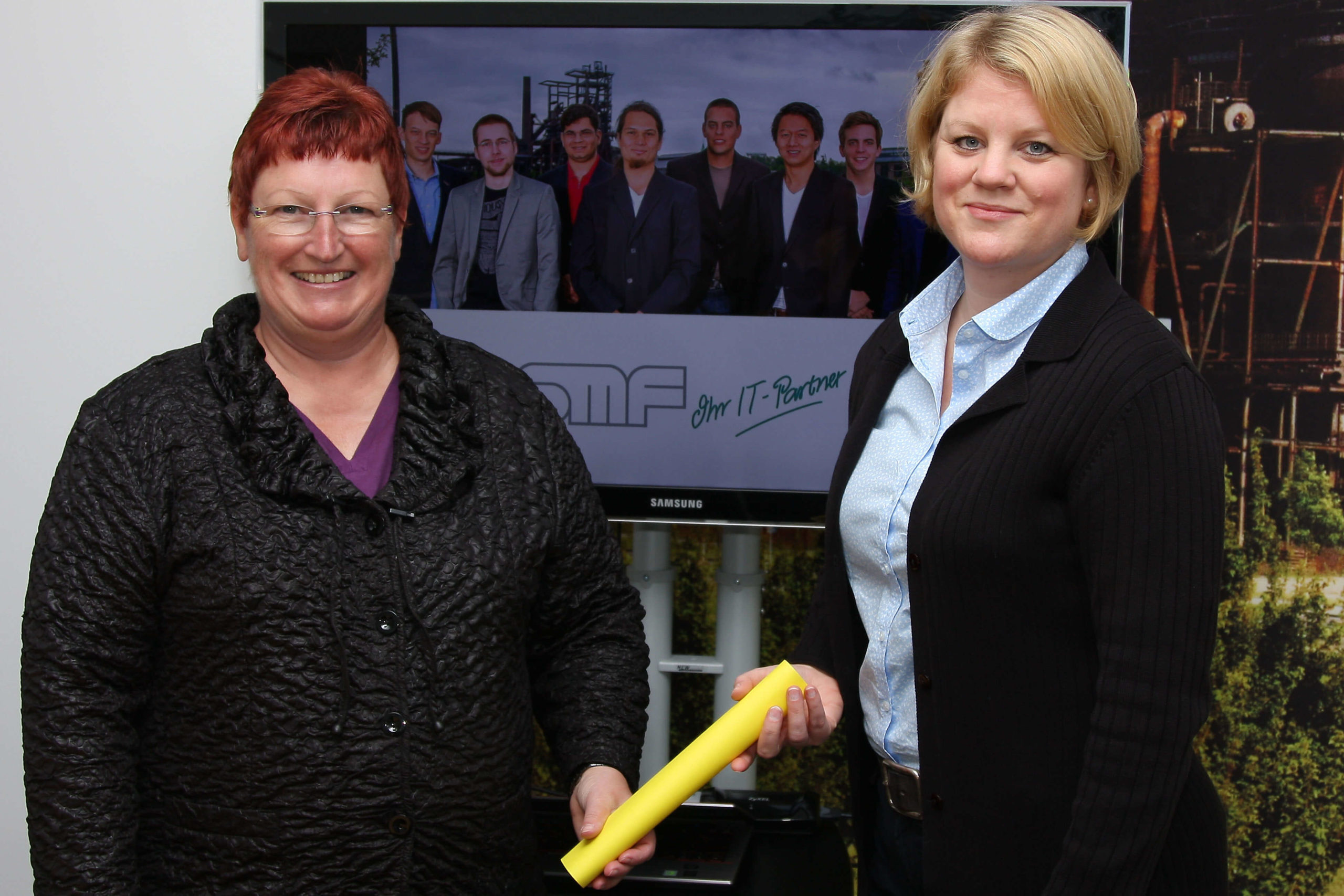 Staffeluebergabe_Angela_Feuerstein_Dinah_Bergmann_SMF_KG